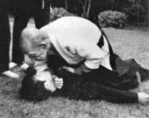 Takamatsu sensei demonstrating a ground version of a shime waza (choking technique) from Jutaijutsu